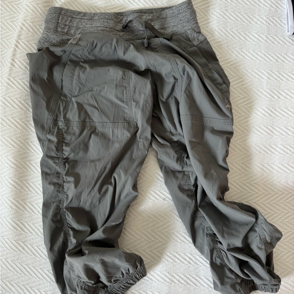 Lululemon Ivivva Dance Studio Crops